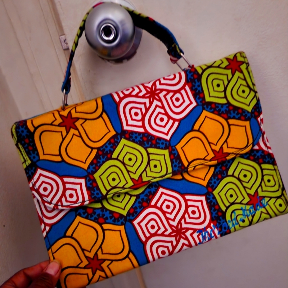 Beautiful The'Lord Made handbags